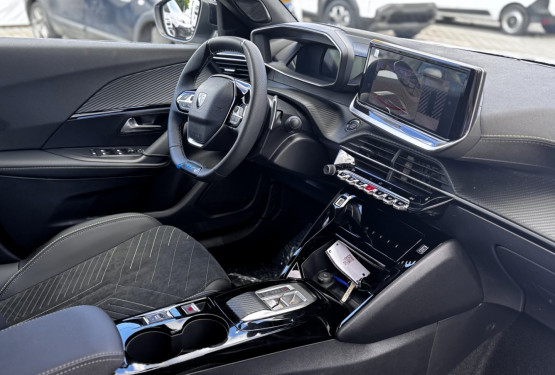 nouveau 2008 gt hybrid 145 edcs6 véhicule neuf