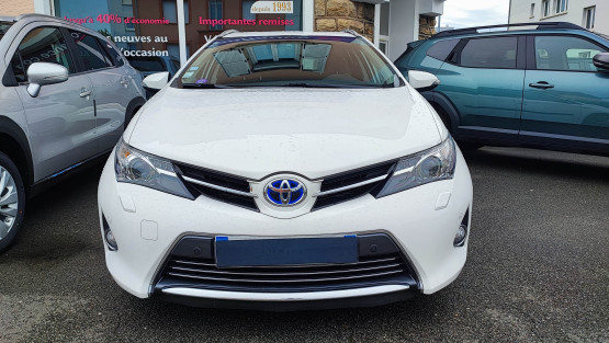auris touring sports design hybrid 136 cv véhicule d'occasion