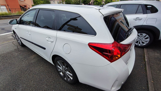 auris touring sports design hybrid 136 cv véhicule d'occasion