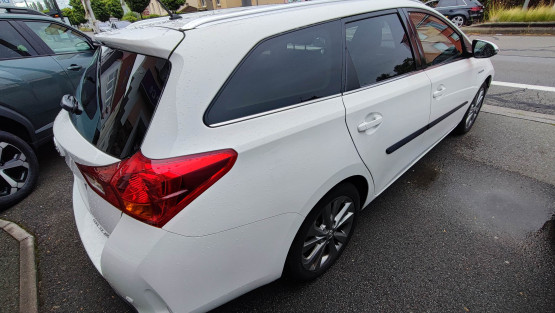 auris touring sports design hybrid 136 cv véhicule d'occasion