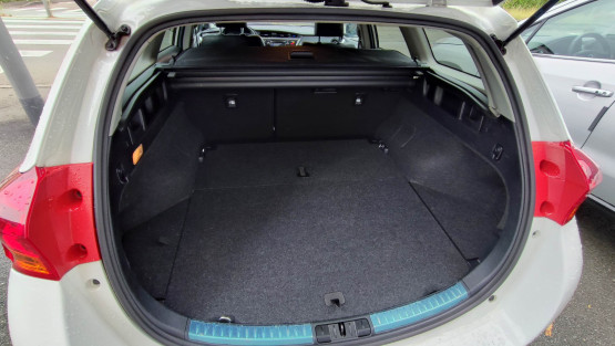 auris touring sports design hybrid 136 cv véhicule d'occasion