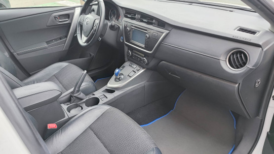 auris touring sports design hybrid 136 cv véhicule d'occasion