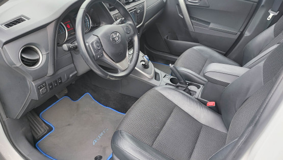 auris touring sports design hybrid 136 cv véhicule d'occasion