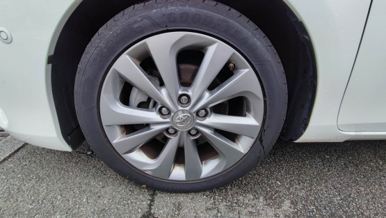 auris touring sports design hybrid 136 cv véhicule d'occasion