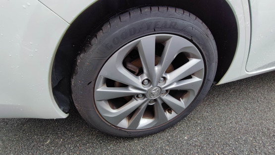 auris touring sports design hybrid 136 cv véhicule d'occasion