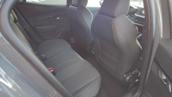 nouveau 2008 gt hybrid 145 edcs6 véhicule neuf