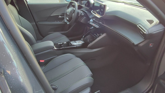 nouveau 2008 gt hybrid 145 edcs6 véhicule neuf