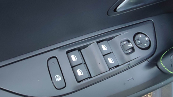 nouveau 2008 gt hybrid 145 edcs6 véhicule neuf