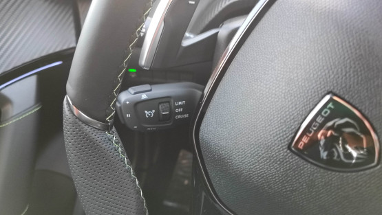 nouveau 2008 gt hybrid 145 edcs6 véhicule neuf