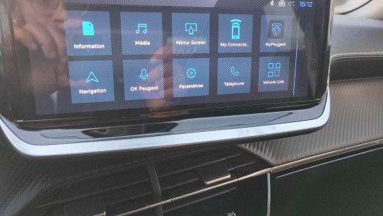 nouveau 2008 gt hybrid 145 edcs6 véhicule neuf