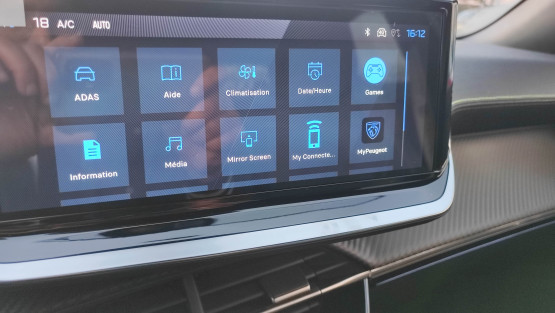 nouveau 2008 gt hybrid 145 edcs6 véhicule neuf