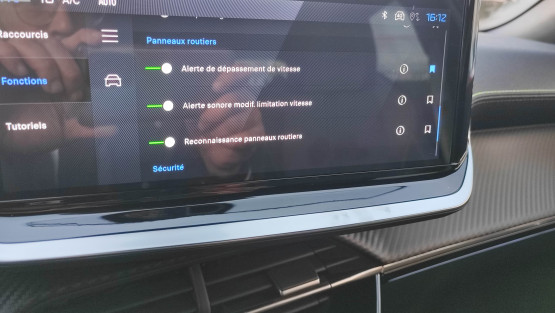 nouveau 2008 gt hybrid 145 edcs6 véhicule neuf