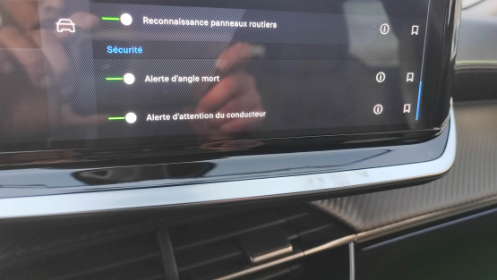 nouveau 2008 gt hybrid 145 edcs6 véhicule neuf