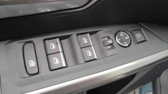 nouveau 3008 gt hybrid 145 edcs6 véhicule neuf