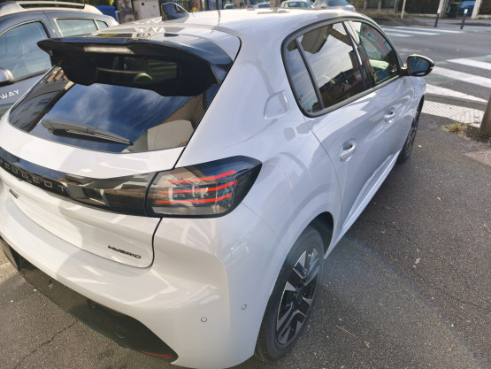 nouvelle 208 allure hybrid 110 e-dcs6 véhicule neuf