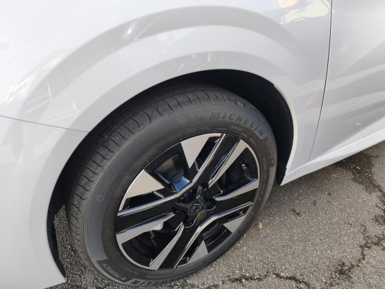 nouvelle 208 allure hybrid 110 e-dcs6 véhicule neuf