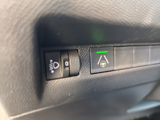 nouvelle 208 allure hybrid 110 e-dcs6 véhicule neuf