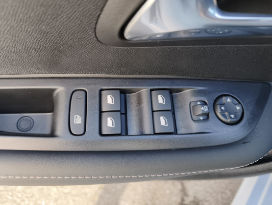 nouvelle 208 allure hybrid 110 e-dcs6 véhicule neuf