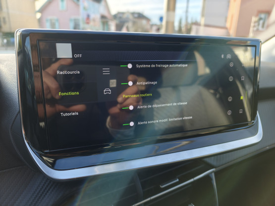 nouvelle 208 allure hybrid 110 e-dcs6 véhicule neuf