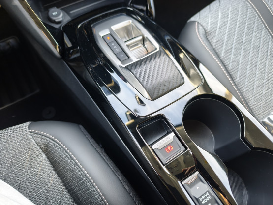 nouvelle 208 allure hybrid 110 e-dcs6 véhicule neuf