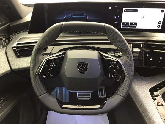 nouveau 5008 gt hybrid 145cv e-dcs6 véhicule neuf