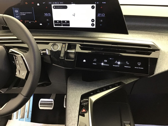 nouveau 5008 gt hybrid 145cv e-dcs6 véhicule neuf