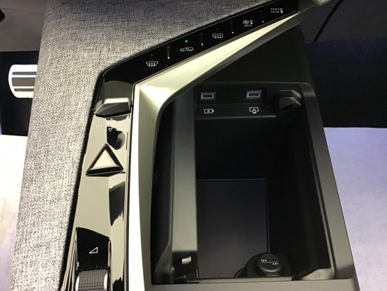 nouveau 5008 gt hybrid 145cv e-dcs6 véhicule neuf