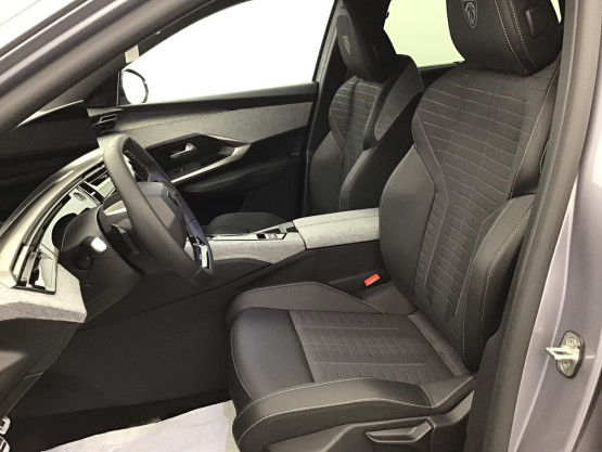 nouveau 5008 gt hybrid 145cv e-dcs6 véhicule neuf