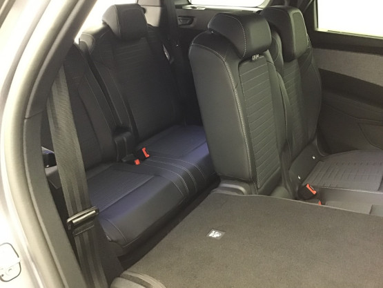 nouveau 5008 gt hybrid 145cv e-dcs6 véhicule neuf