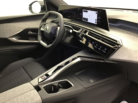 nouveau 5008 gt hybrid 145cv e-dcs6 véhicule neuf