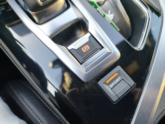 3008 gt 2.0 bluehdi 180 eat6 véhicule d'occasion