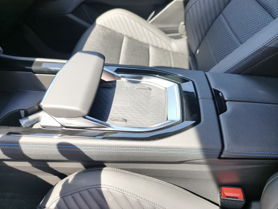 nouveau austral esprit alpine e-tech full hybrid 200 véhicule neuf