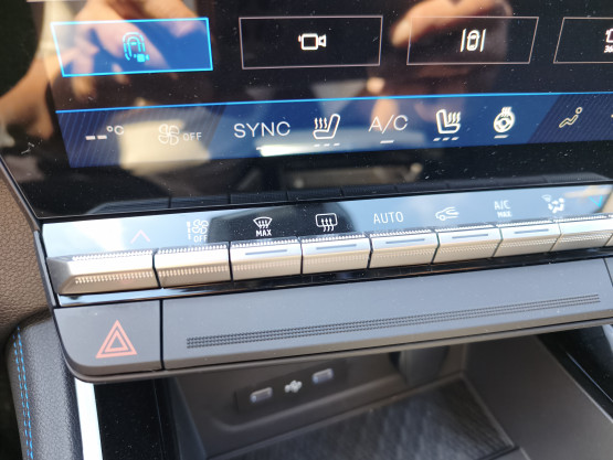 nouveau austral esprit alpine e-tech full hybrid 200 véhicule neuf
