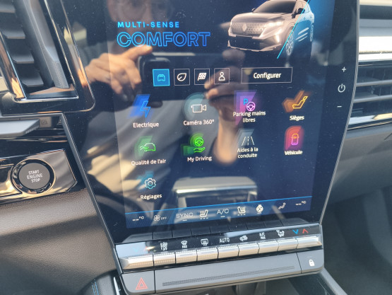 nouveau austral esprit alpine e-tech full hybrid 200 véhicule neuf