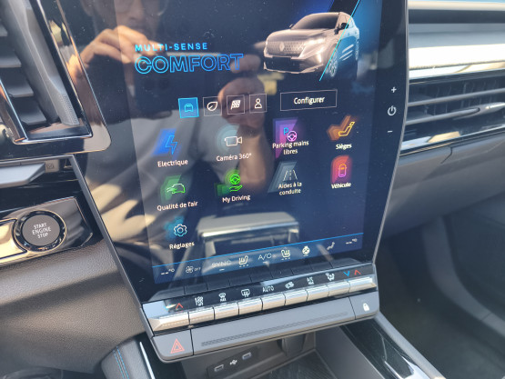 nouveau austral esprit alpine e-tech full hybrid 200 véhicule neuf
