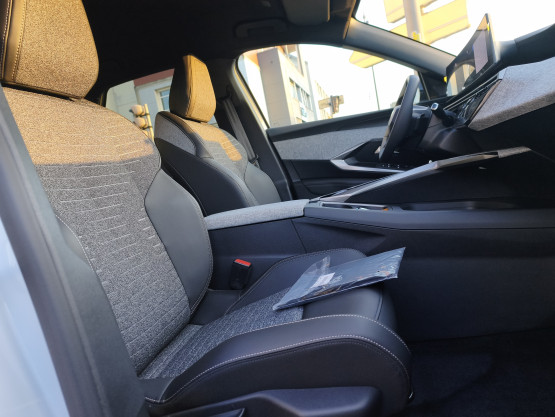 nouveau 3008 allure hybrid 145 edcs6 véhicule neuf