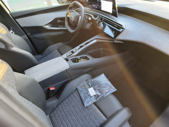 nouveau 3008 allure hybrid 145 edcs6 véhicule neuf