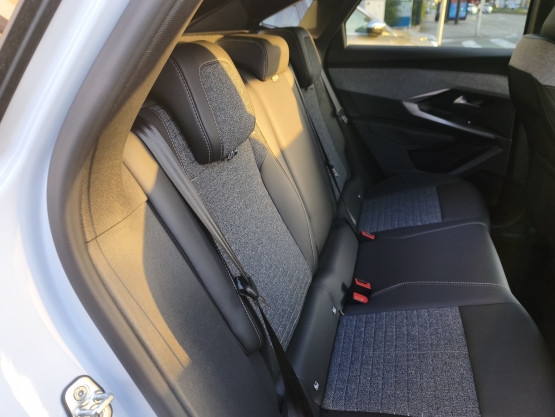 nouveau 3008 allure hybrid 145 edcs6 véhicule neuf
