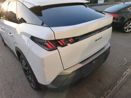 nouveau 3008 allure hybrid 145 edcs6 véhicule neuf