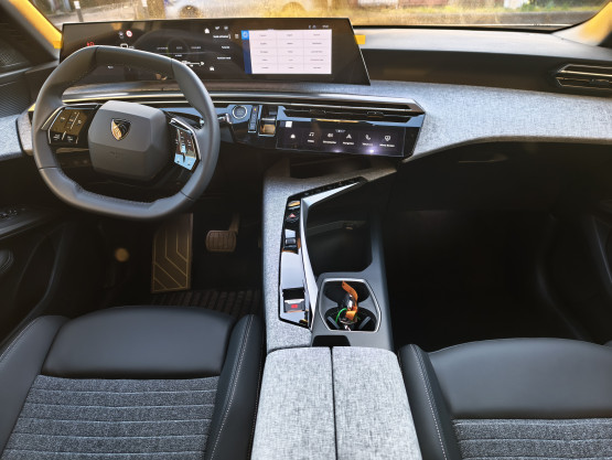 nouveau 3008 allure hybrid 145 edcs6 véhicule neuf