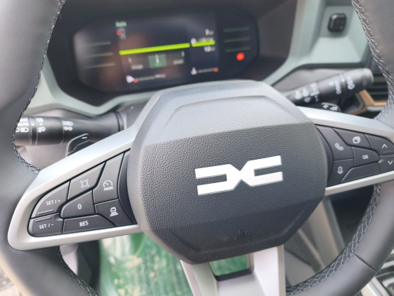 nouveau duster extreme hybrid-g 150 cv 4x4 auto véhicule neuf