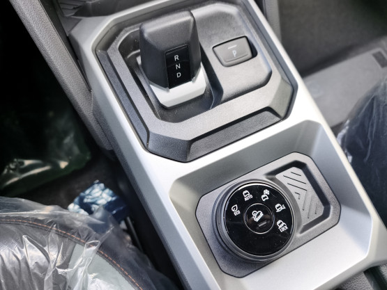 nouveau duster extreme hybrid-g 150 cv 4x4 auto véhicule neuf