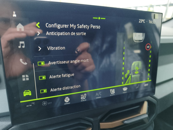 nouveau duster extreme hybrid-g 150 cv 4x4 auto véhicule neuf