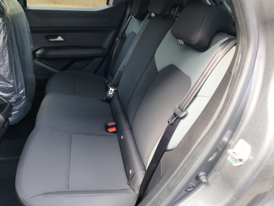 nouveau duster extreme hybrid-g 150 cv 4x4 auto véhicule neuf